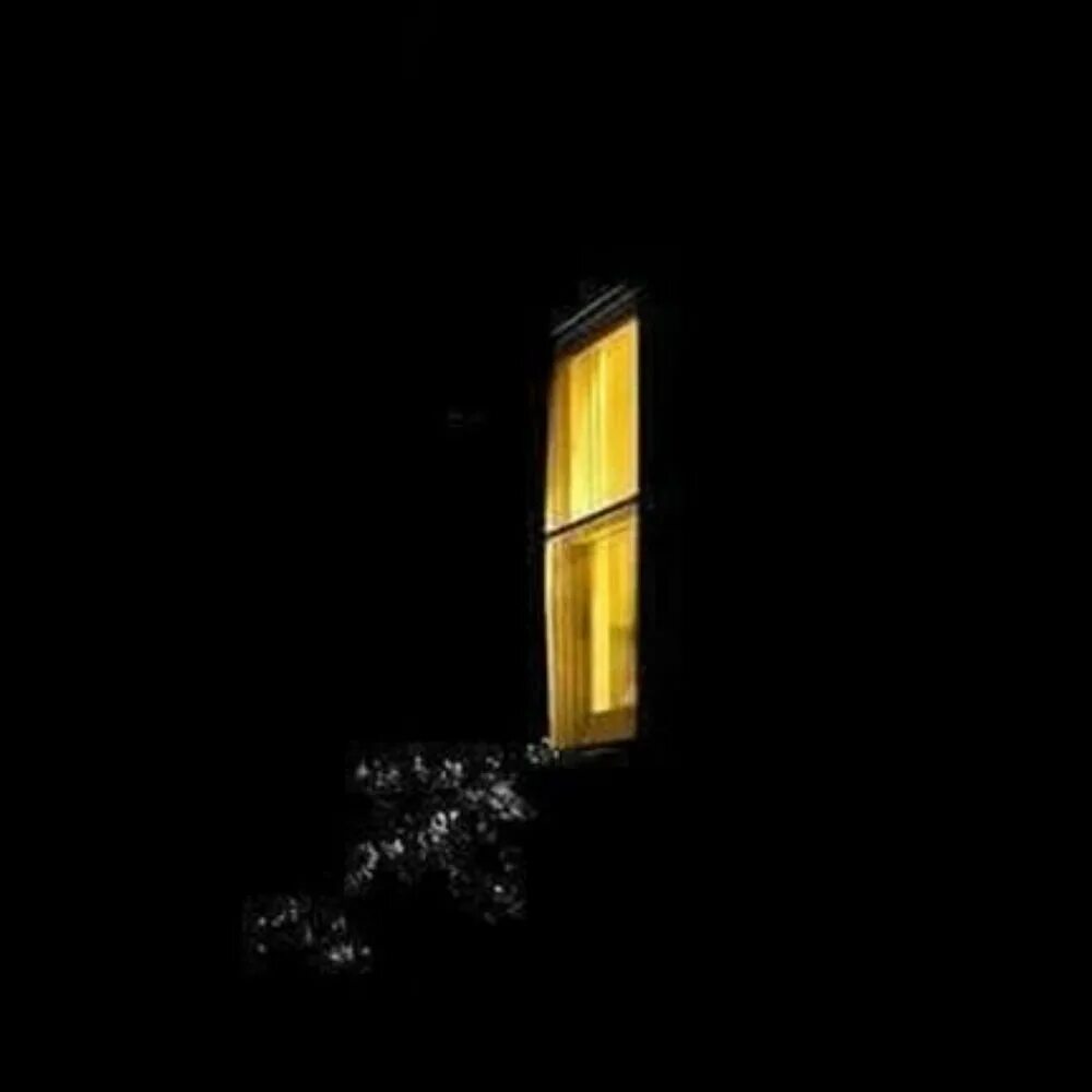 Ночное окно. Окно ночью. Свет в окне. Свет в окнах домов.