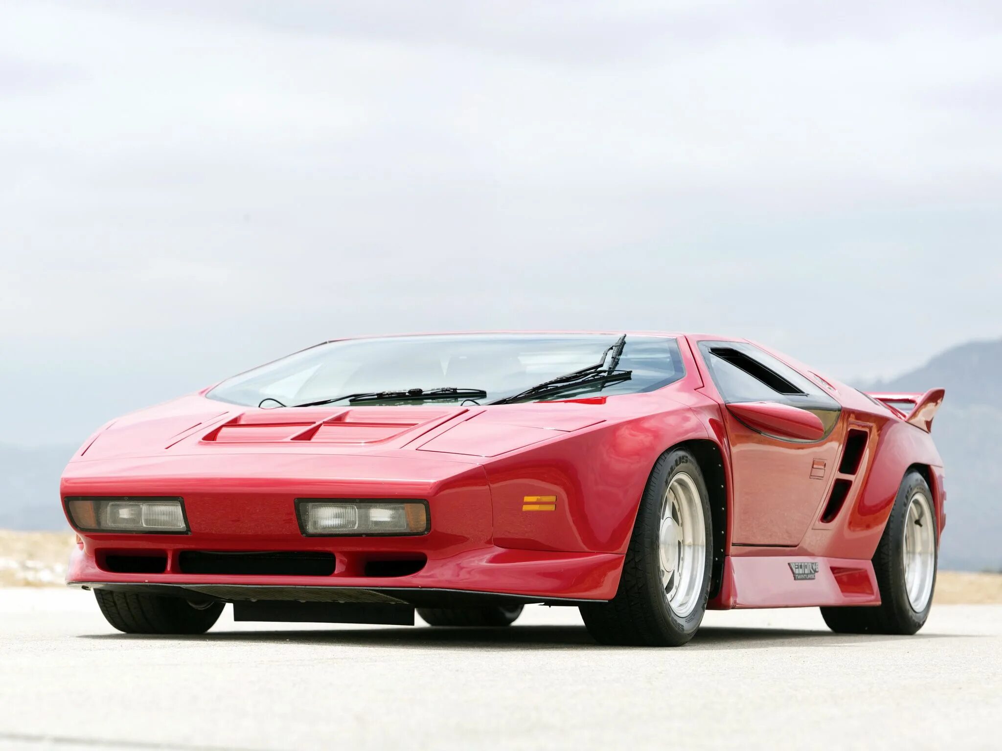 Vector w. Lamborghini countach 2025. lamborghini countach 1993. vector w8 twin turbo. машина vector w8.