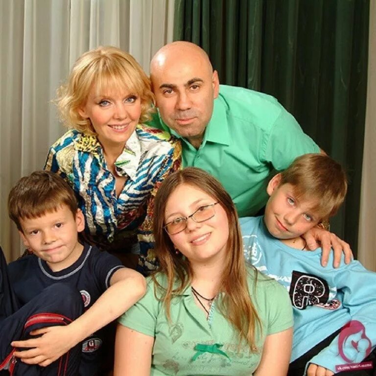 газманов олег газманов семья. семейные певцы. анна нетребко и юсиф эйвазов фото. сын сергея жукова. анжелика варум и агутин.