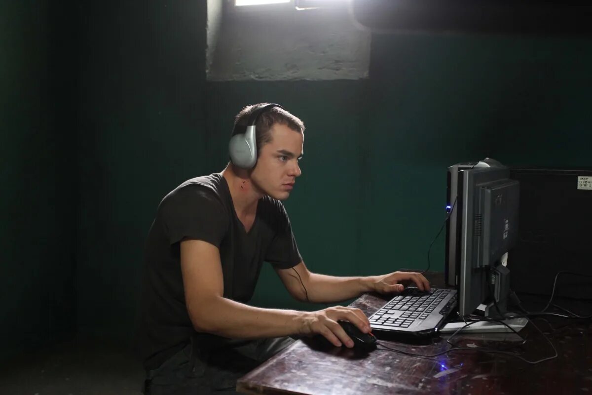 Геймер реал vs вирт 2 книга. Культура геймеров. Геймер. Cyberpowerpc геймер. Геймеры.