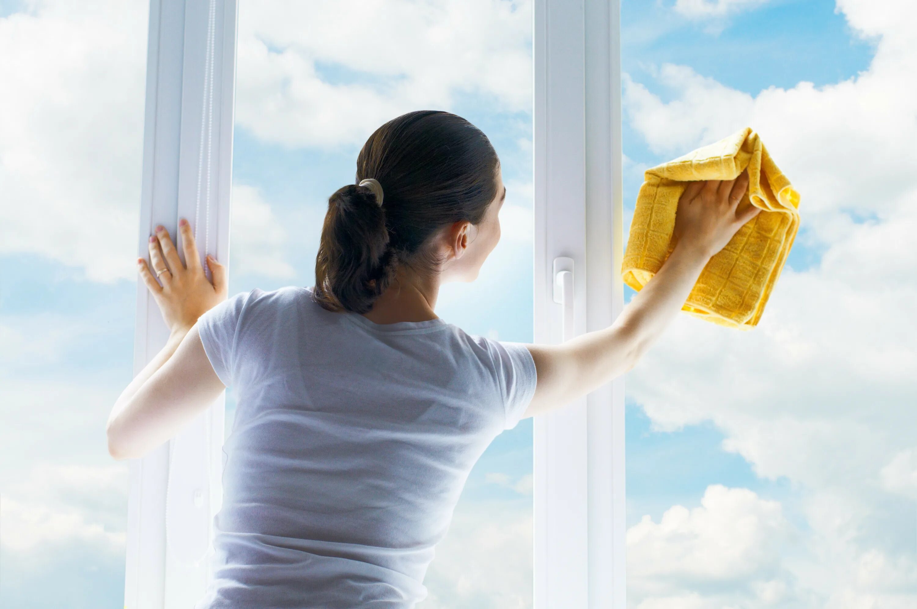 Лучшее домашнее средство для мытья окон. Мытье окон. Чистые окна. Мойка окон. Протирка окна.