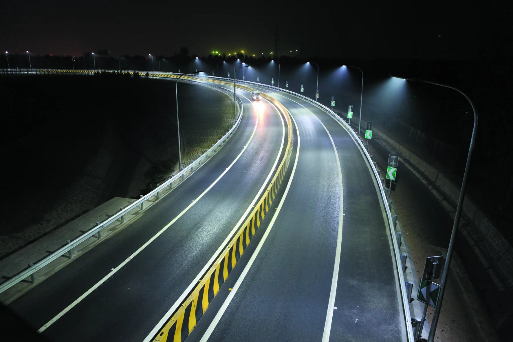 Современный интерьер. Освещенны. Вднх ландшафтный парк подсветка. Неоновая подсветка в интерьере. Потолочное освещение в гостиной.