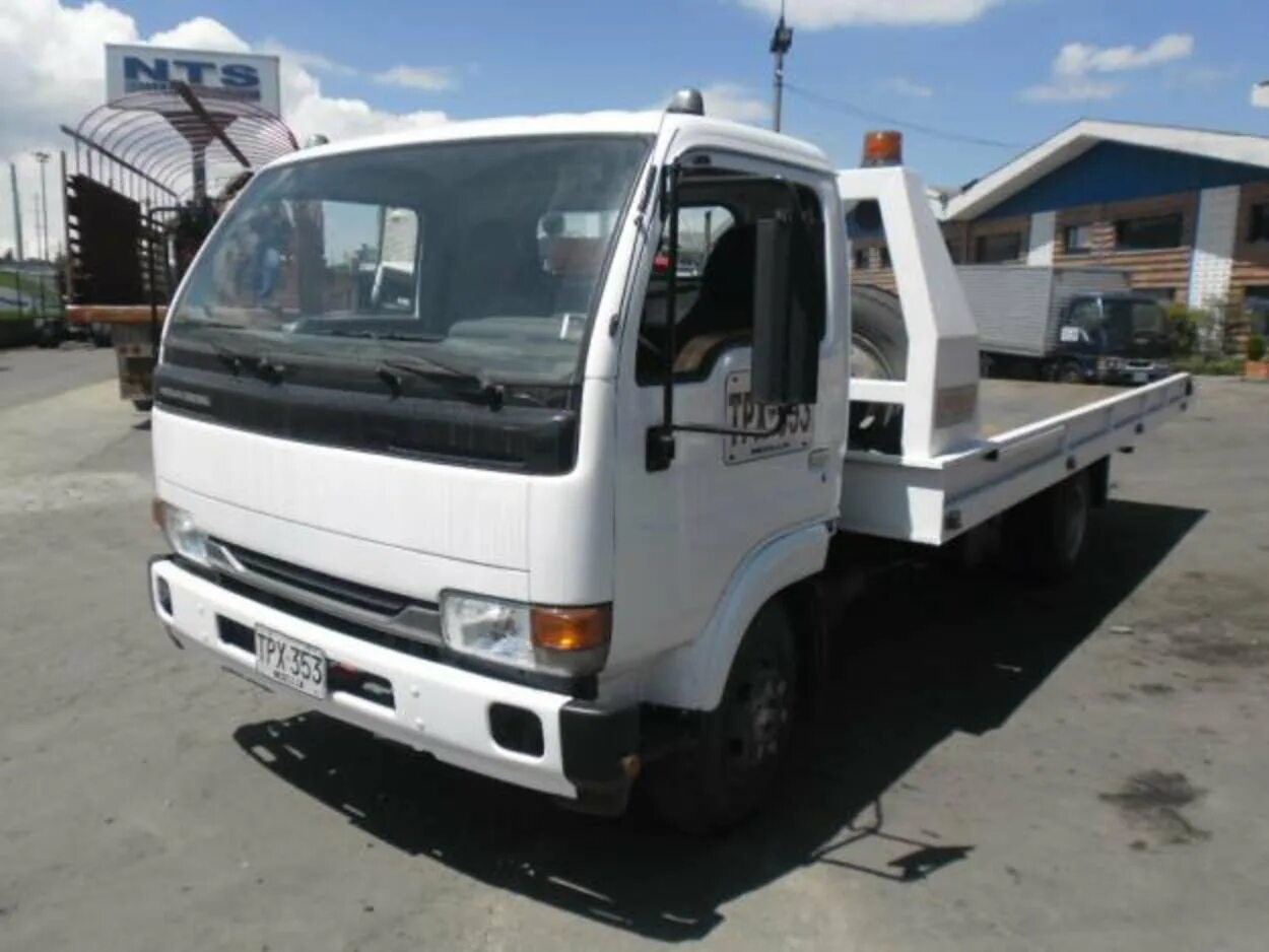 Nissan diesel cm87. Кабина ниссан дизель. Кабина ниссан дизель cm87. Кабина ниссан дизель. Nissan diesel ud 1983.