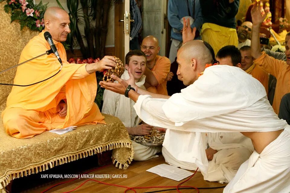 Мастер харе. Бог вишну в индии. Шрила свами прабхупада. Кришнаиты в москве. Charles marion russell art.