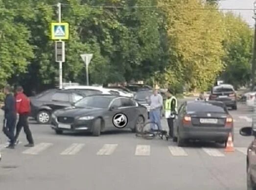 Сшибли велосипедиста Заречный Пензенская. Сбили велосипедиста на пешеходном переходе фото. Сбил велосипедиста кто виноват