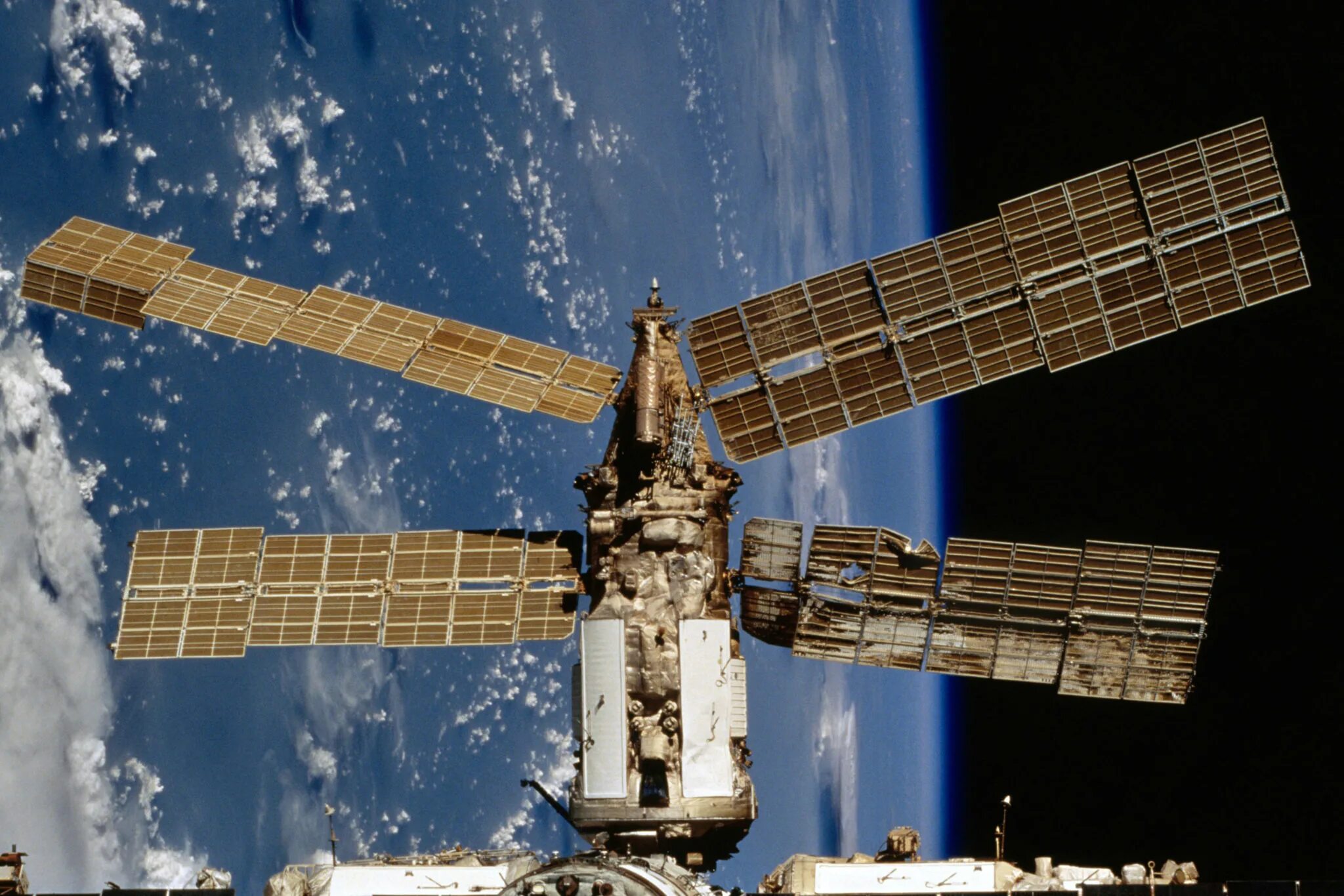 Mir. Спектр (модуль орбитальной станции «мир»). Станция мир модуль спектр. Орбитальная станция мир 1986. Российская орбитальная станция “мир”.