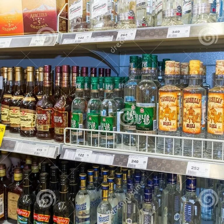 потребление водки в россии. сосколькй лет прадают алкоголь. продажа алкоголя с 21 года. акциз. потребление алкоголя.
