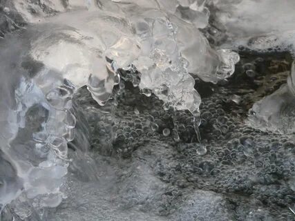 Дали ледяная вода