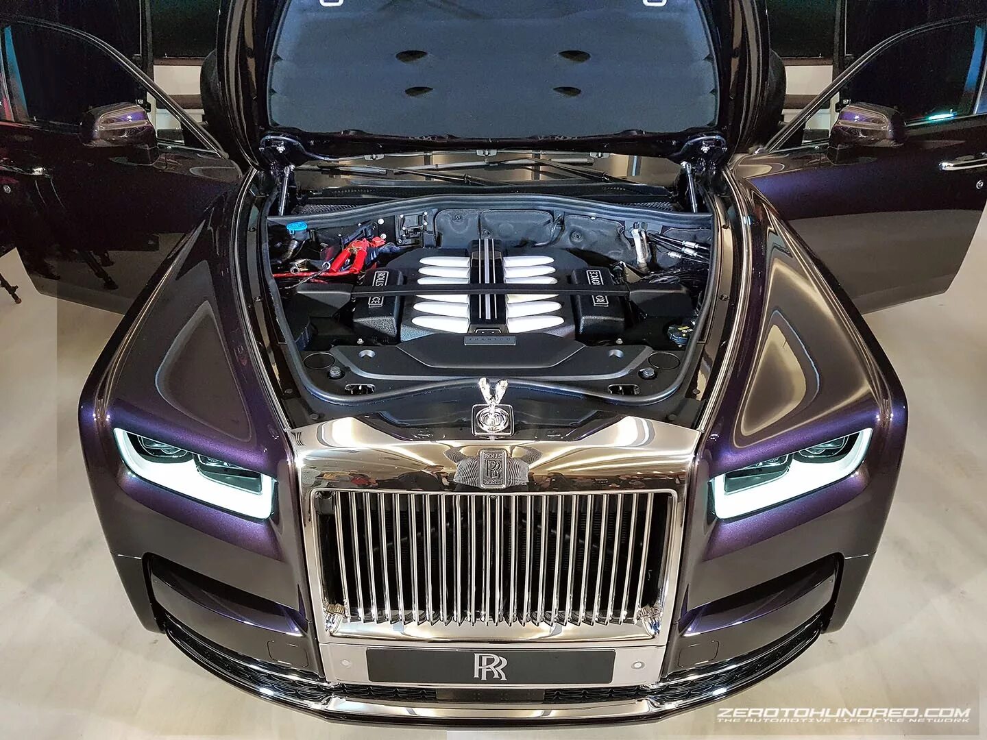 Двигатель роллс ройс. Двигатель Роллс Ройс v12. Rolls Royce Phantom мотор. Двигатель Роллс Ройс Фантом v12. Brabus 900 Rolls Royce.