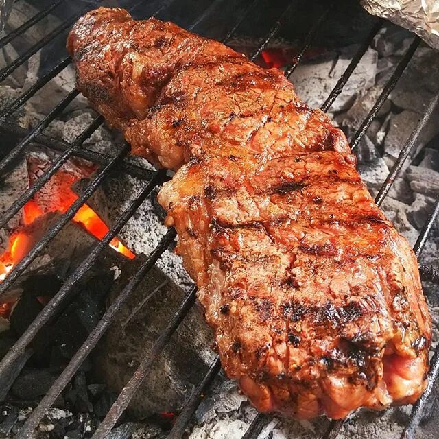 Мяса на углях как. Мясо на углях надым. мясо на углях железнодорожный. мяско.