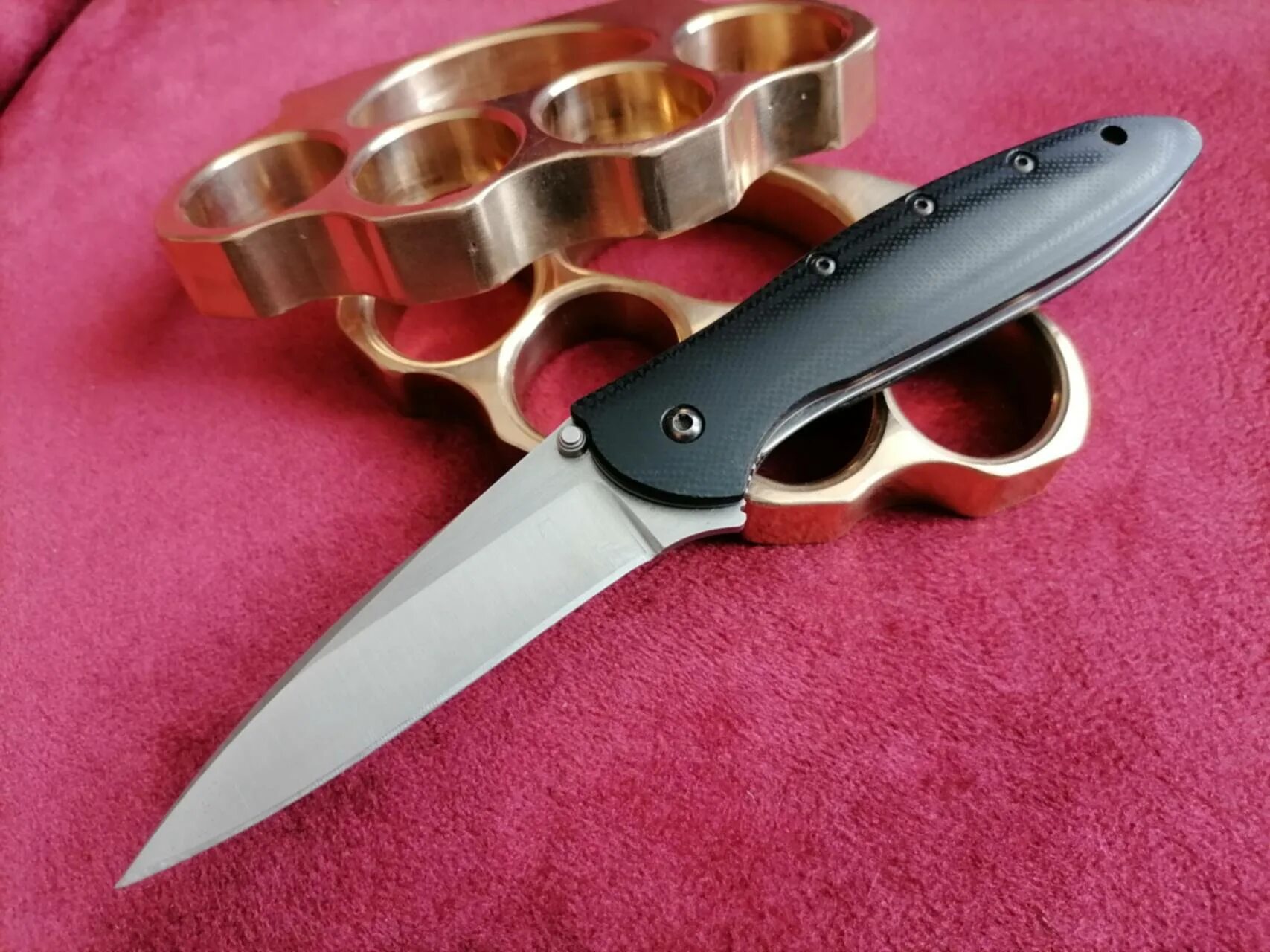 Мбш неон p20. Tommy kershaw. Patrick knife. Нож табарган братьев широгоровых. Ножи широгами с акрилом.