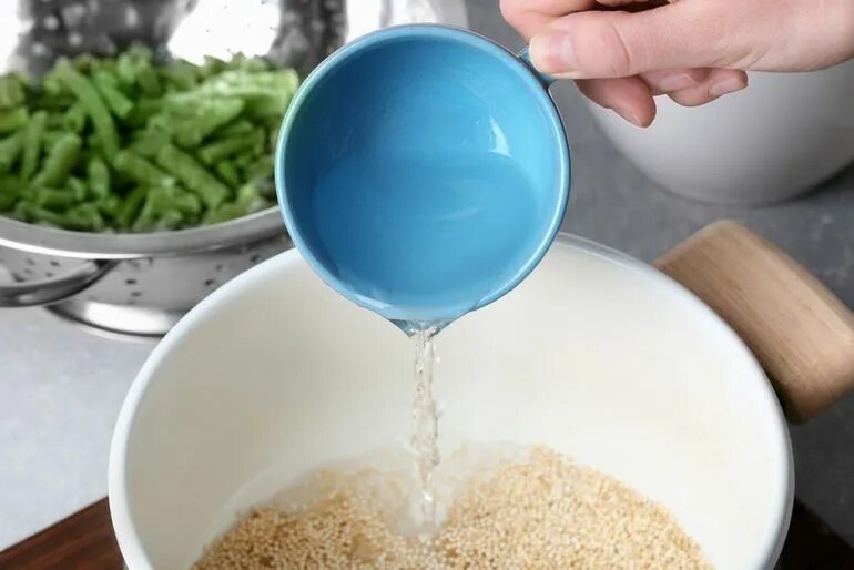 Как варить киноа в кастрюле на воде. Киноа мочить воду какую наливаем. water for powder drinks pharmacy.