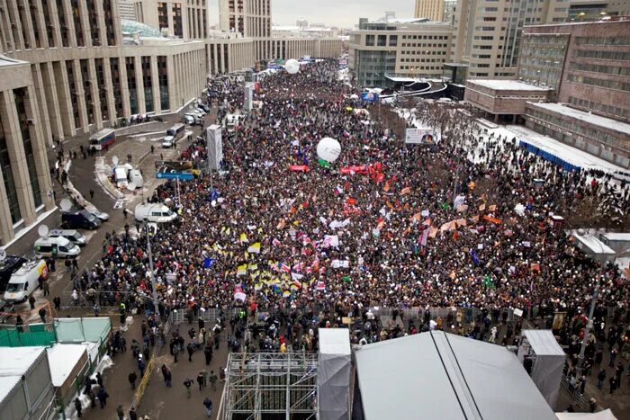 Митинг на проспекте сахарова. 10. 7 декабря 2011. Митинг на гостином дворе сегодня в спб. В какой одежде ходят на митинг.