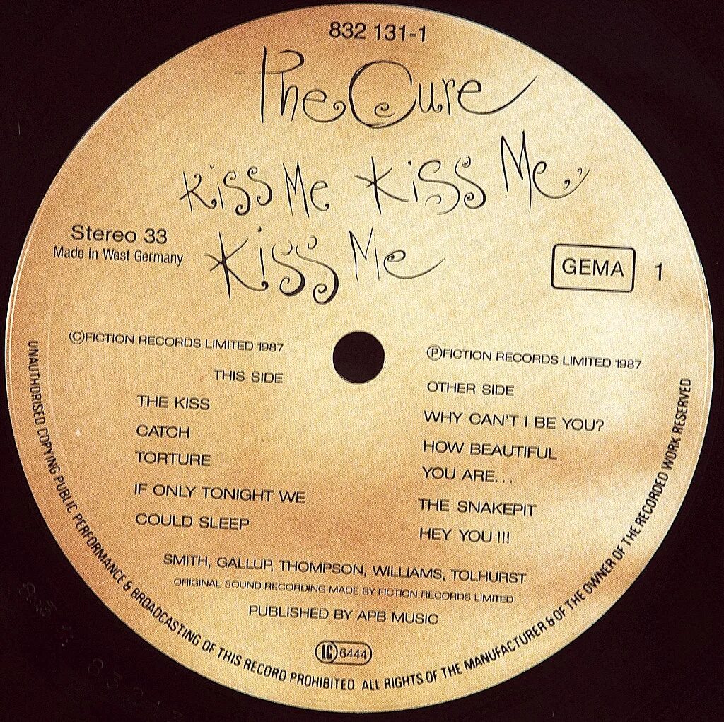 The Cure\1987 - Kiss me Kiss me Kiss me. The Cure Kiss me. Пластинка the Cure Kiss me. Kiss Kiss Kiss the Cure. Let me kiss me