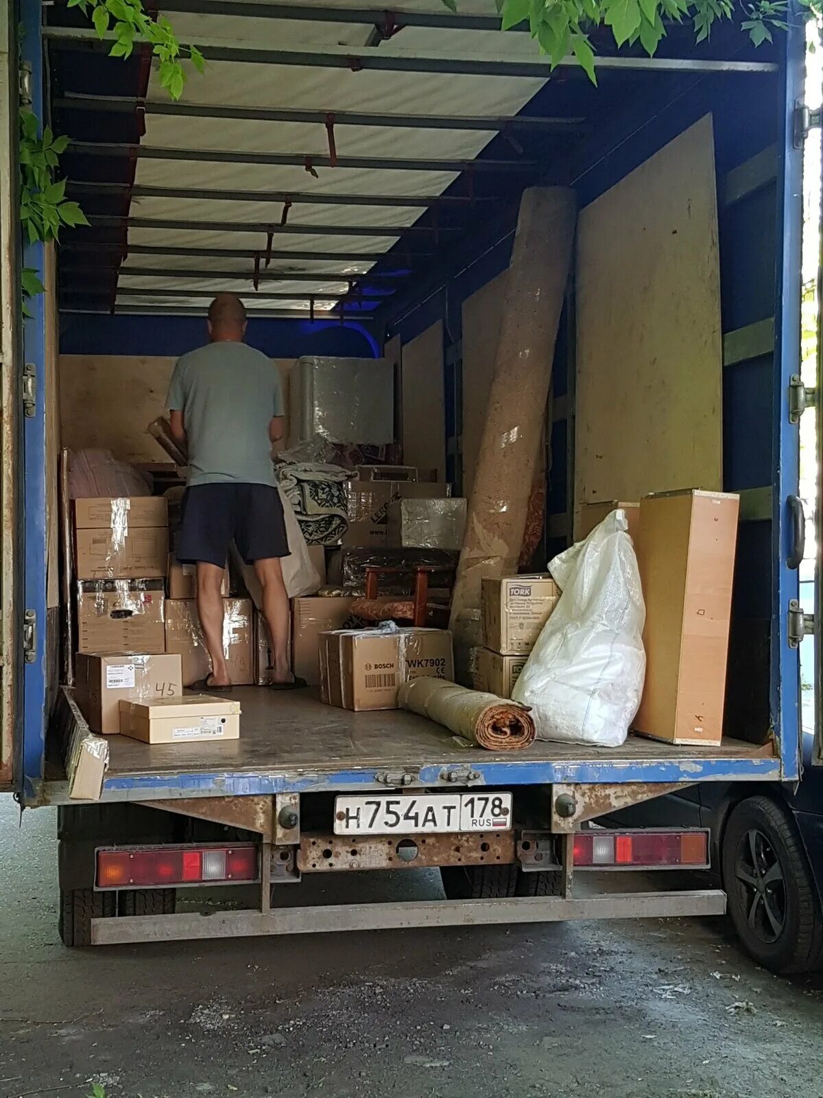 квартирный переезд воронеж. разгрузка грузовой машины. разгрузка для грузчиков. переезды. квартирный переезд.