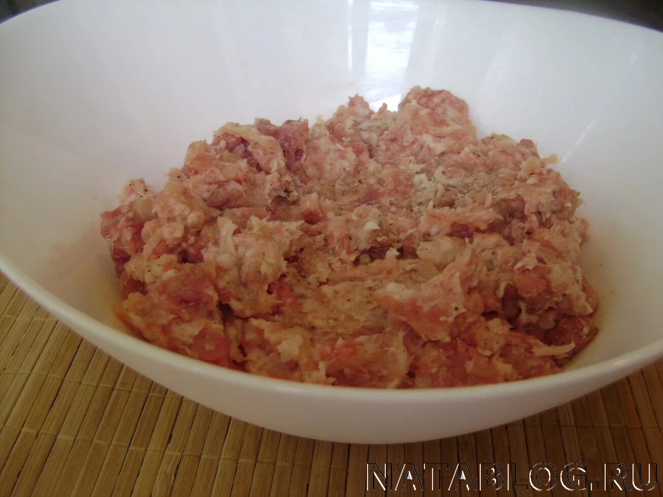 Фото фарша куриного люля. Что добавляют в фарш для люля. Фарш на пикник. Сырой фарш для люля. Форма для фарша для люля.