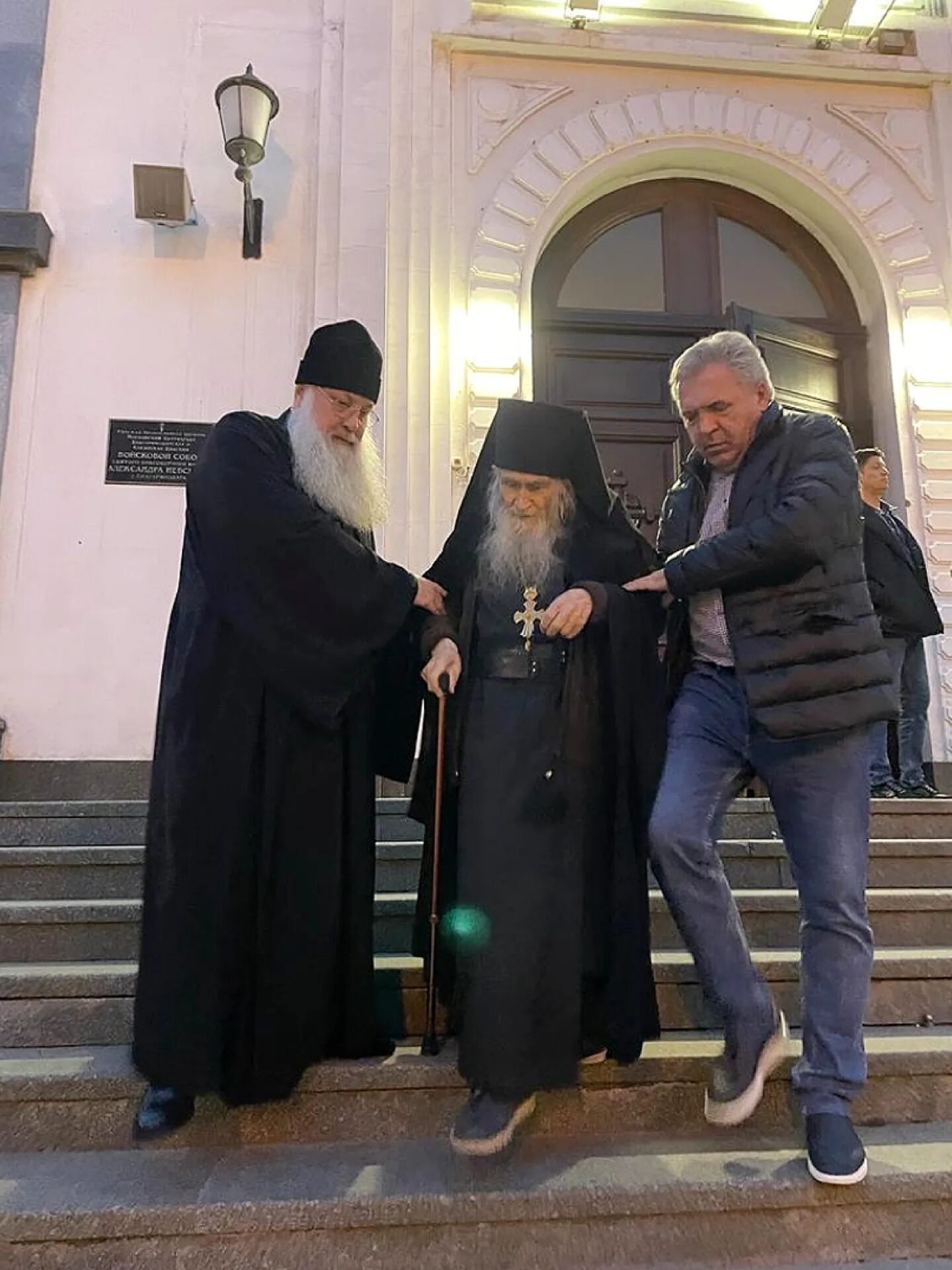 схимонах - пустынник. старцу встречал. дохиар геронда. геннадий цурков и батюшка илий. отец илия оптина пустынь.