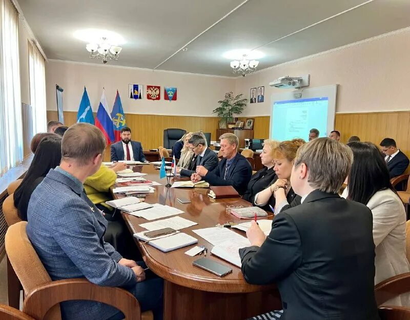 Рабочее совещание. Обсудили ряд вопросов. Обсудили ряд вопросов. Обсудили ряд вопросов. Встреча банкиров.