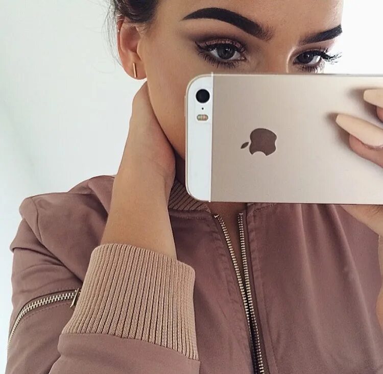 фотки с айфоном девочки. блондинка с айфоном. милая девушка с айфоном. девушка с айфоном 13. девушка с айфоном.