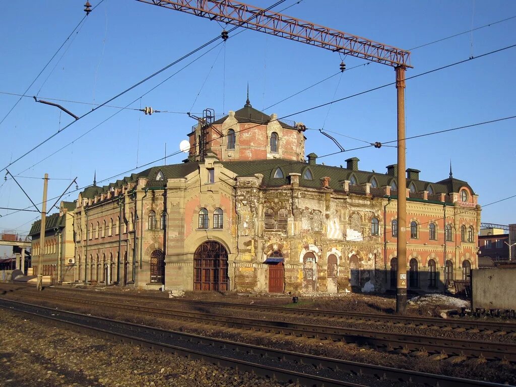 Жд вокзал город дебальцево. Г дебальцево. Здание вокзала дебальцево. Железнодорожный вокзал города дебальцево. Дебальцево 2015 вокзал.