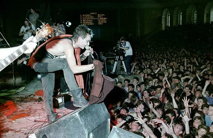 концерт групп 90 х. концерт групп 90 х. Metallica тушино 1991. группа ария 1985. концерт групп 90 х.