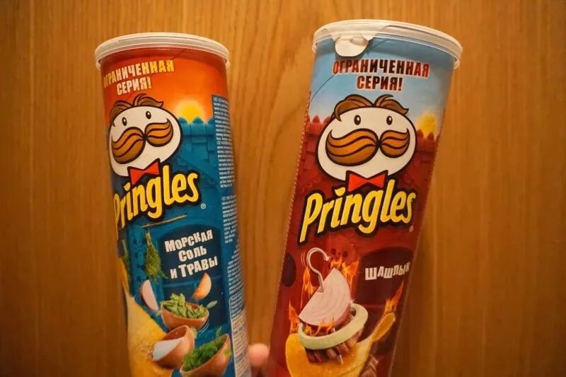 Похоже на чипсы. Чипсы принглс вкусы. Чипсы принглс голубые. Pringles чипсы вкусы. Принглс новые вкусы.