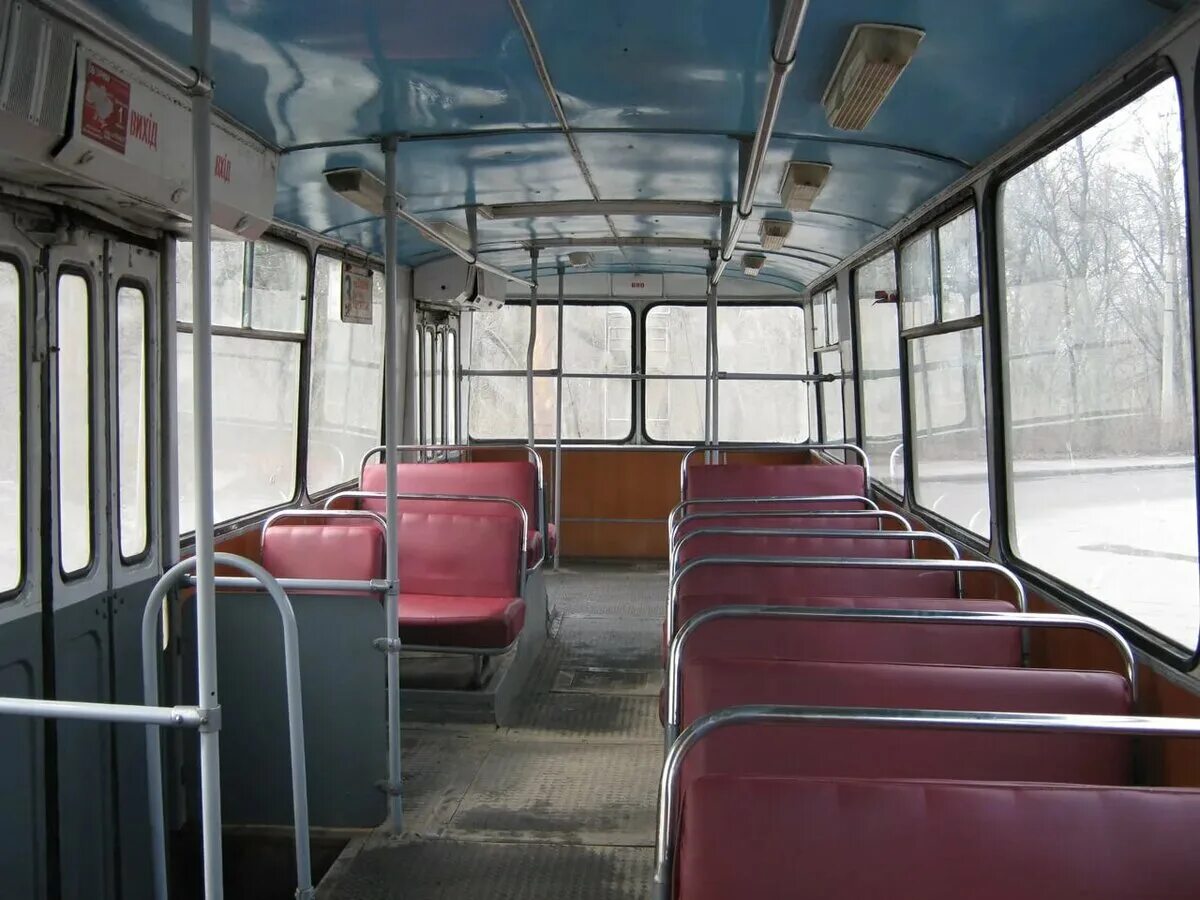 Троллейбус зиу 682б салон. Зиу-682 кабина. Зиу-682г-016 салон. Салон зиу. Салон зиу.