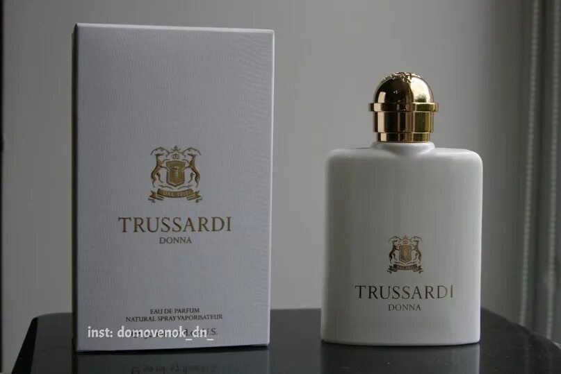 Trussardi купить женское. Парфюм Trussardi Donna. Труссарди Донна 100 мл. Труссарди Донна женские 30мл. Труссарди Донна Эссенс.