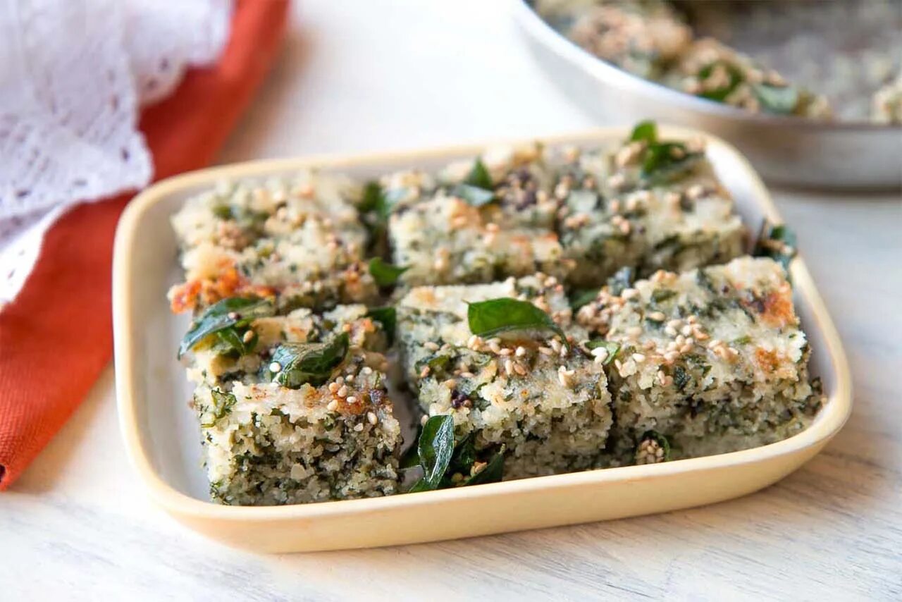 Амарант котлеты. Блюда с амарантом крупой. Котлеты из киноа. Салат из амаранта. Салат с амарантом.