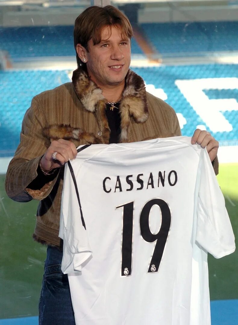 Известные номера. Антонио Кассано Реал Мадрид. Кассано в реале. Кассано футболист Реал. Футболисты под 19 номером.