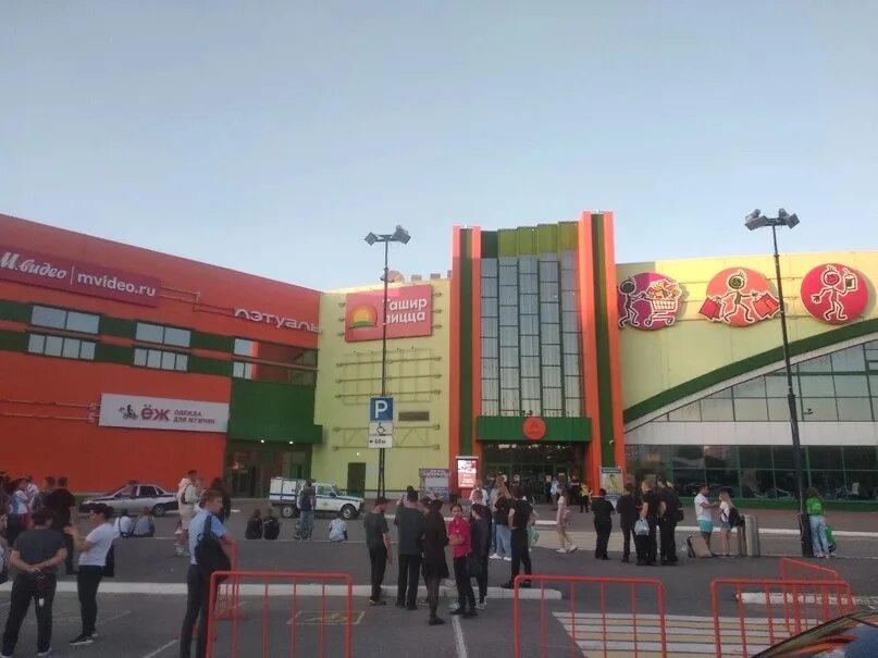 Почему закрыли торговый центр