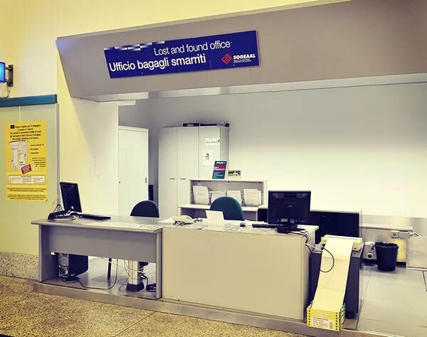 Lost and found в аэропорту. Бюро находок в аэропорту. Lost and found в аэропорту. Lost and found airport. Бюро находок аэропорт шереметьево.