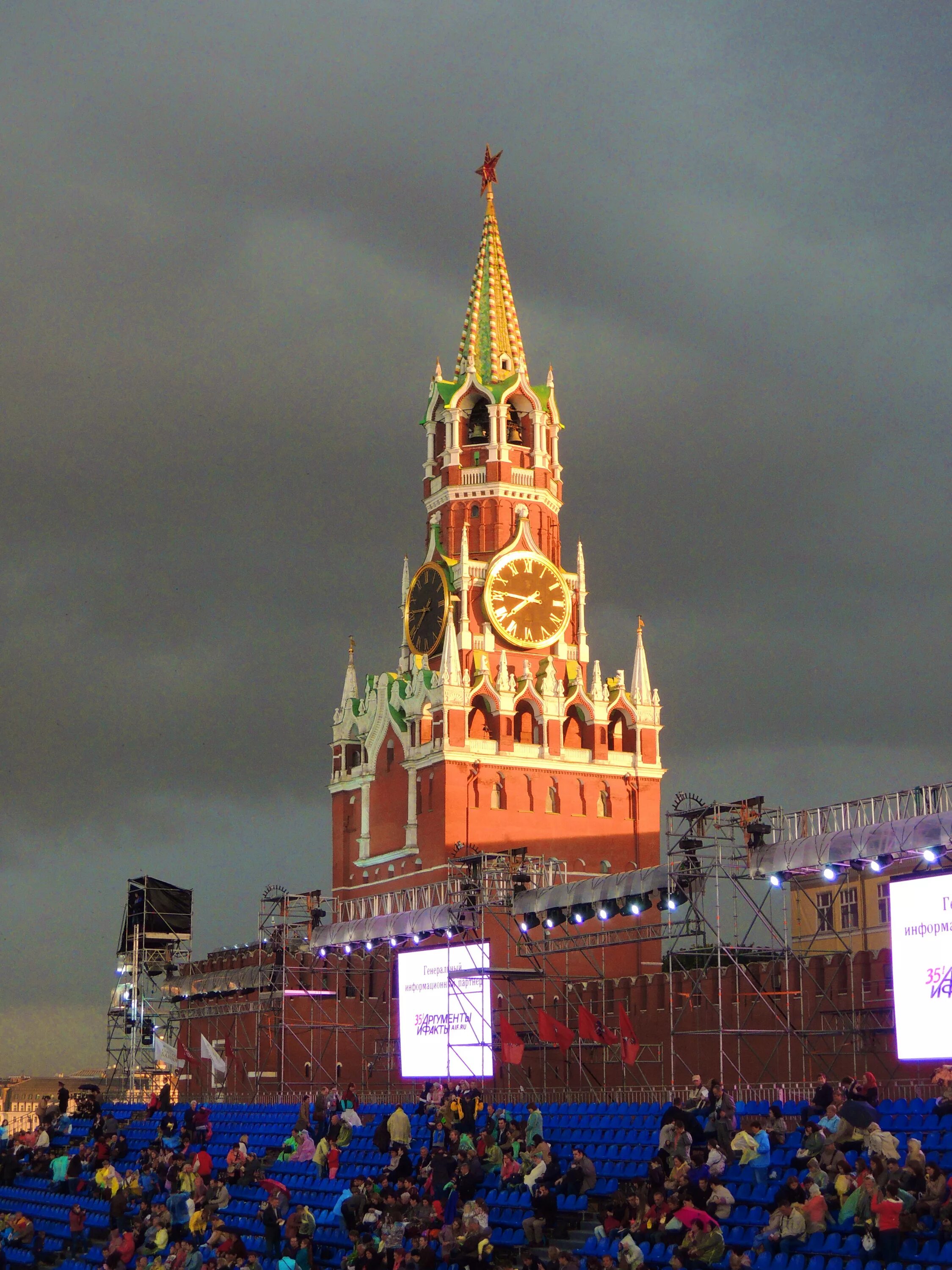 Спасская башня начало во сколько. Спасская башня кремля 2021. Спасская башня томск. Дирижкриыестиваоя спасская башня. Спасская башня фестиваль 2021.