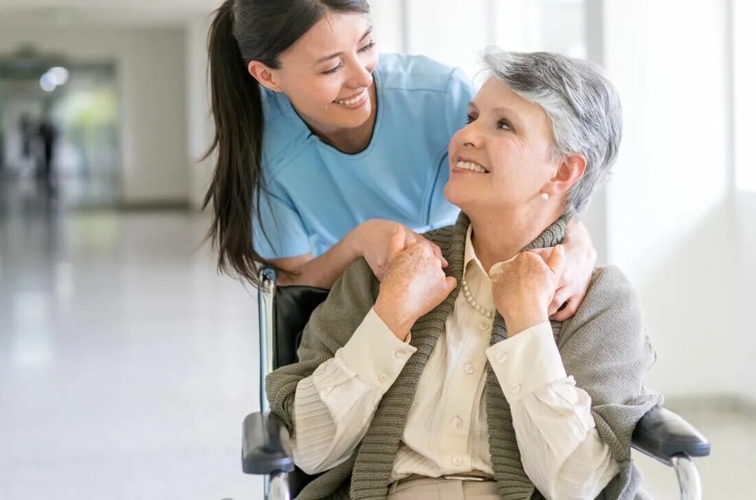 Сиделки для пожилых людей. Психическое здоровье пожилых. Сиделка компаньон. Сиделка компаньон. Пожилой человек и социальный работник.