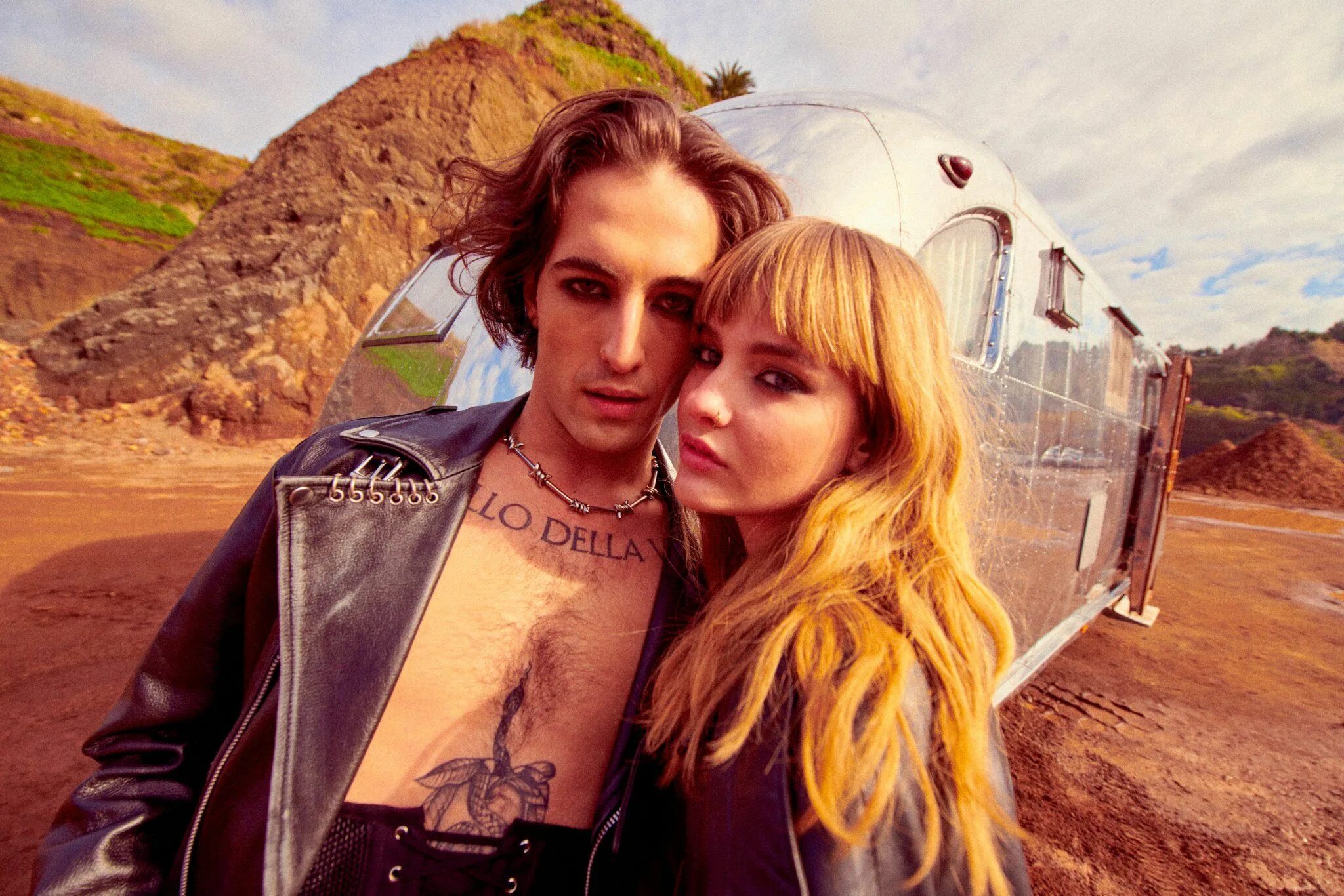 Maneskin honey перевод. Maneskin группа 2025.