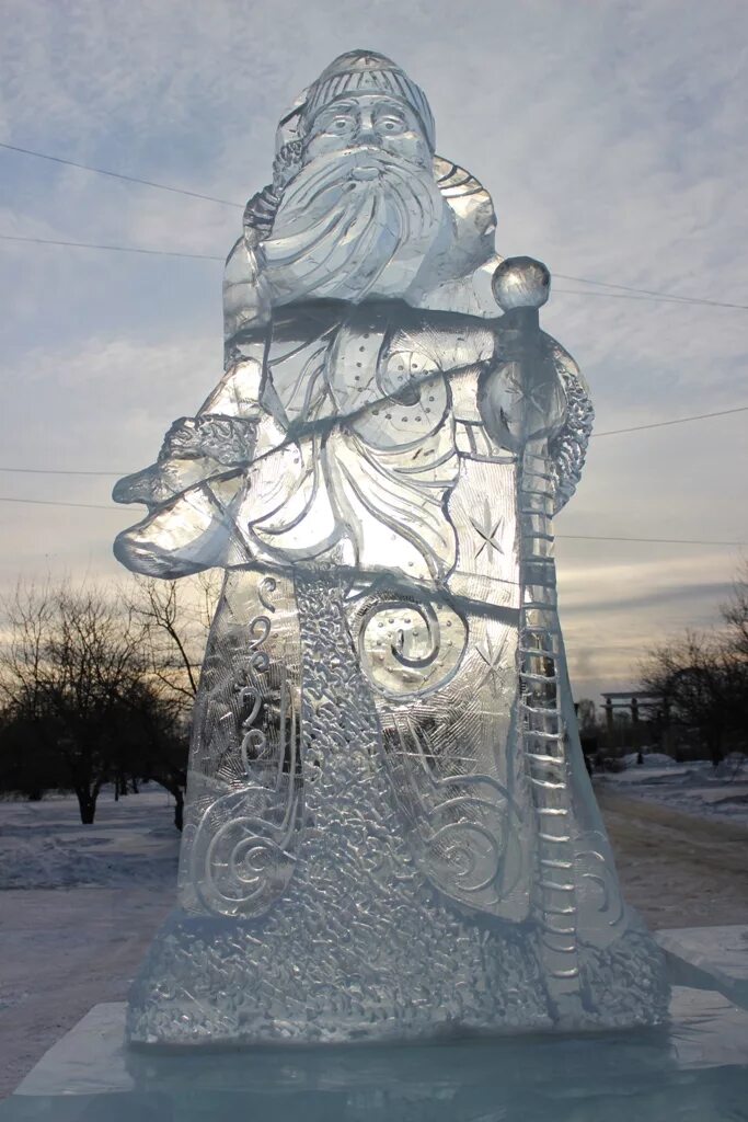 Ледовая скульптура дед мороз. Байкальский дед мороз. Ледяная фигура деда мороза. Дед мороз лед. Ледяной дед мороз и снегурочка.