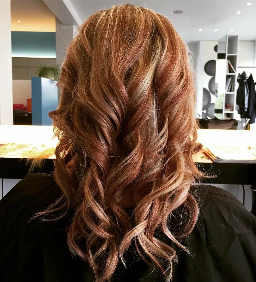 Мелирование рыжим. Сложное окрашивание рыжий. Мелирование рыжими прядями на темные волосы. Колорирование на рыжие волосы средней длины. Мелирование рыжими прядями.