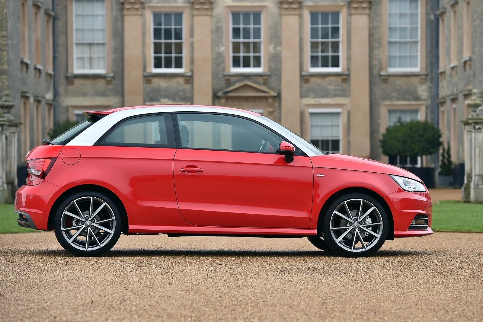 Best a1. Audi a1s1. Audi a1 хэтчбек. Audi a1 красная. Ауди а1 s line.