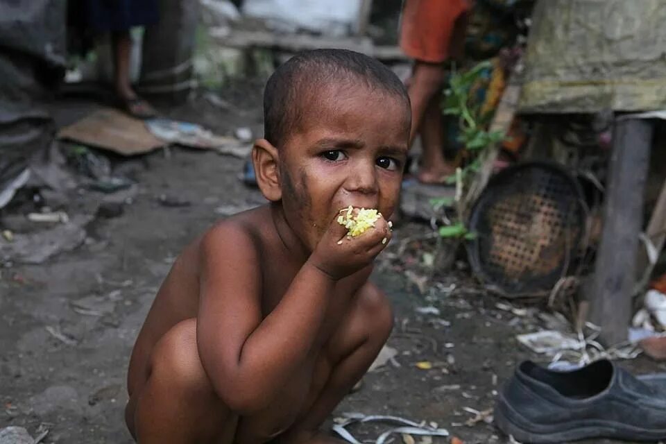 Голод hunger. Африканские дети Голодные.