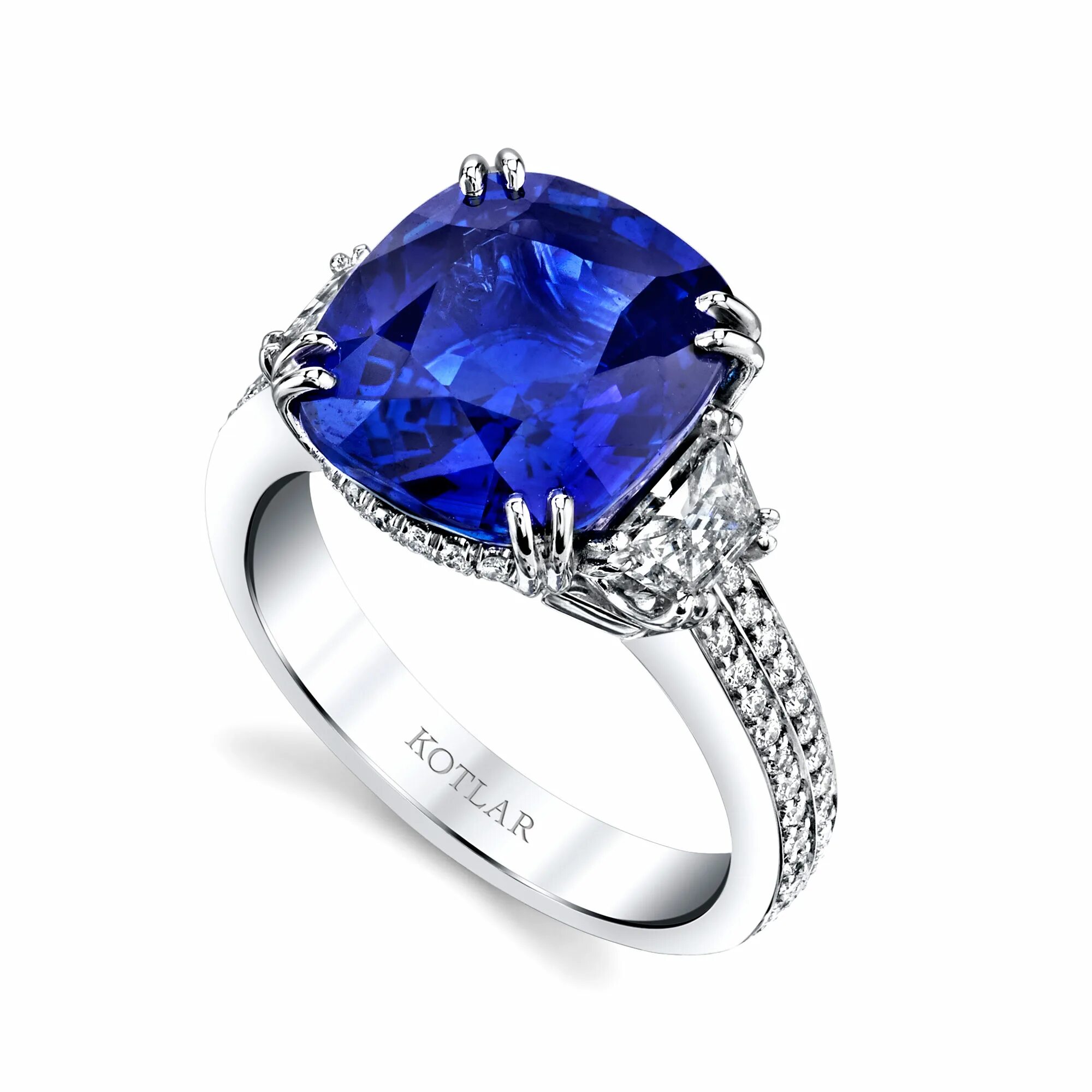 Abr4121 кольцо сапфир. Bvlgari Blue Sapphire. Кольцо с сапфиром булгари. Ювелирные изделия булгари с сапфиром.