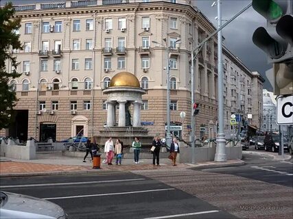 Большая никитская станция метро