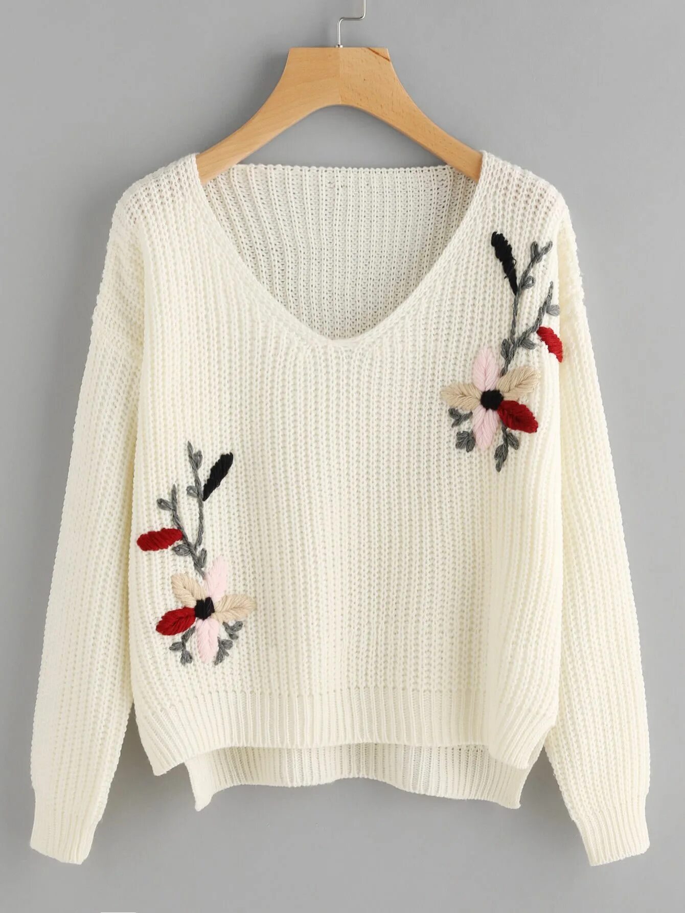 Джемперы своими руками. Вышивка на свитере. Вышивка на вязаном свитере. Декорировать свитер. Свитер в цветочек.