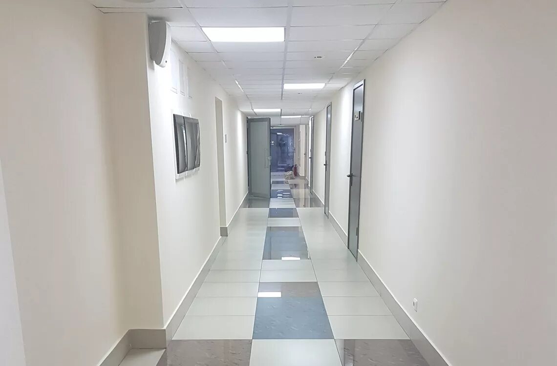 Офис помещение. Интерьер общественного здания. Офисное помещение. Помещения административных зданий. Отделка офисных коридоров.