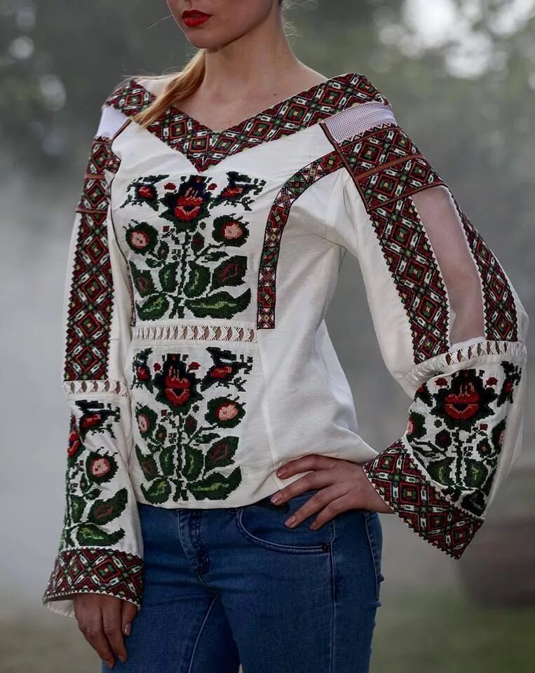 Одежда в национальном стиле. Стиль а ля рюс в одежде. Славянский костюм женский. Одежда в национальном стиле. Дольче габбана 2013 женская коллекция.