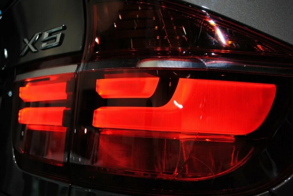 Задняя оптика bmw x5 e70 рестайлинг. Задние фонари бмв е60 дорестайл. Задние противотуманные фонари bmw e61. Задние фонари bmw x5 e70. Фонари задние bmw e70.