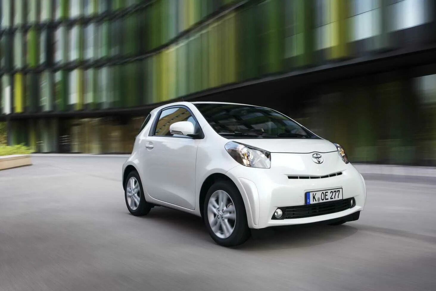 Toyota IQ Mini. Малолитражка Тойота IQ. Toyota IQ 2011. Toyota IQ кабриолет.