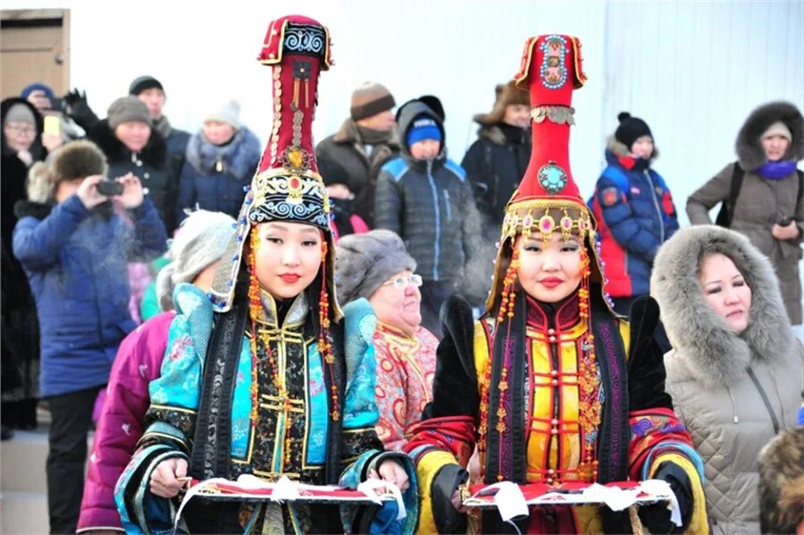 Сколько время в кызыле. Республика Тыва Кызыл. Тувинцы Кызыл. Республика Тыва столица город Кызыл. Город Кызыл Республика Тыва фото.