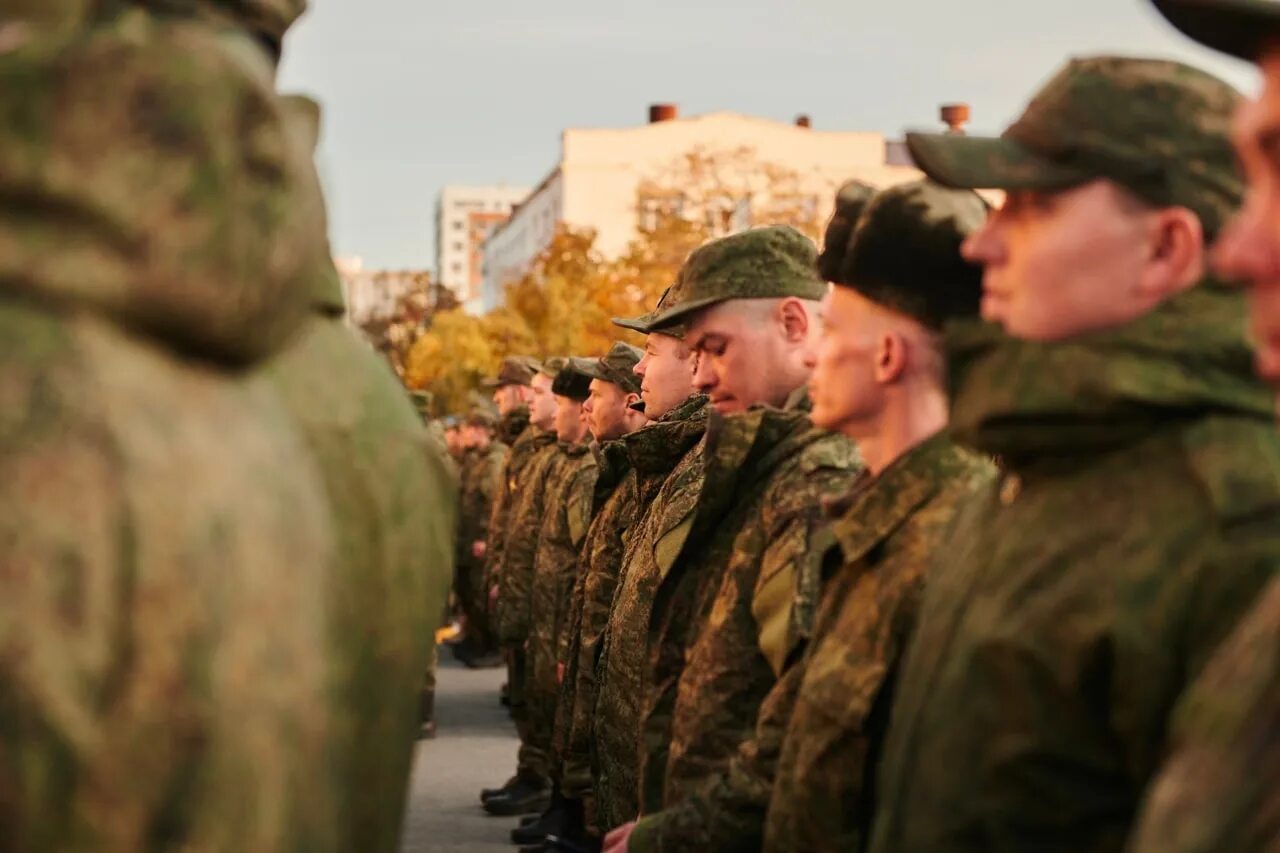 Россия проводит мобилизацию. Военная форма. Русский военнослужащий. Военная мобилизация. Мобилизация РФ 2023.