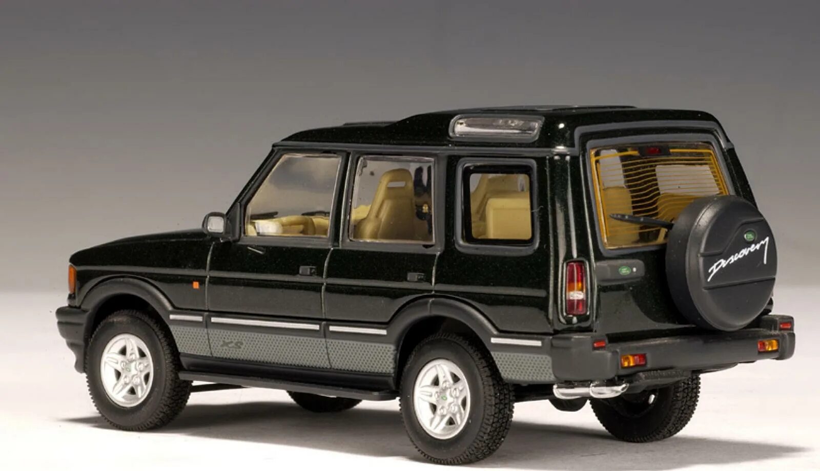 Discovery 1 8. Land Rover Discovery 1:18. Модель ленд Ровер Дискавери 1 18. Ленд Ровер Дискавери 1994. Модель ленд Ровер Дискавери 2 1/18.