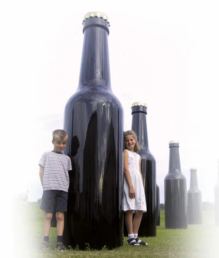 Как называются большие бутылки. Гигантская бутылка. Большие бутылки. Длинная бутылка. Самая большая бутылка.